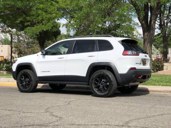 Dobinsons - BLACK FRONT STRUTS FOR JEEP CHEROKEE KL 2014 2019 SPORT, LATITUDE AND TRAILHAWK